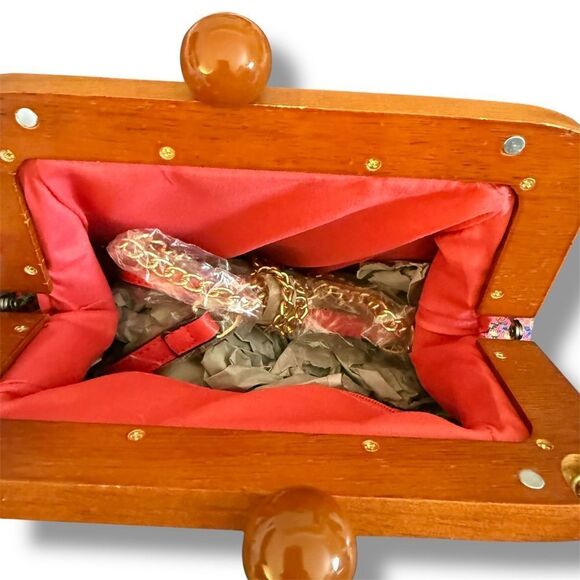 Handbag Republic Boho Chenille Crossbody Bag – Pink Multi with Wooden Frame - Picture 5 of 10